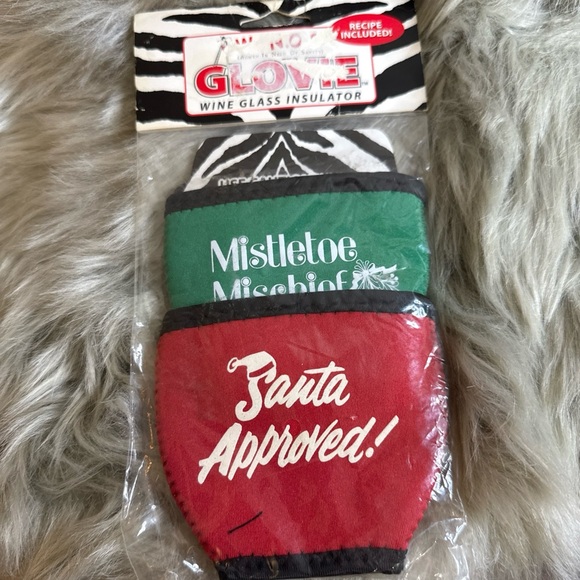 WINOS Gloveie Wine Glass Cool Sleeves Girlfriends Gift Women In Need Of Sanity - Picture 1 of 5